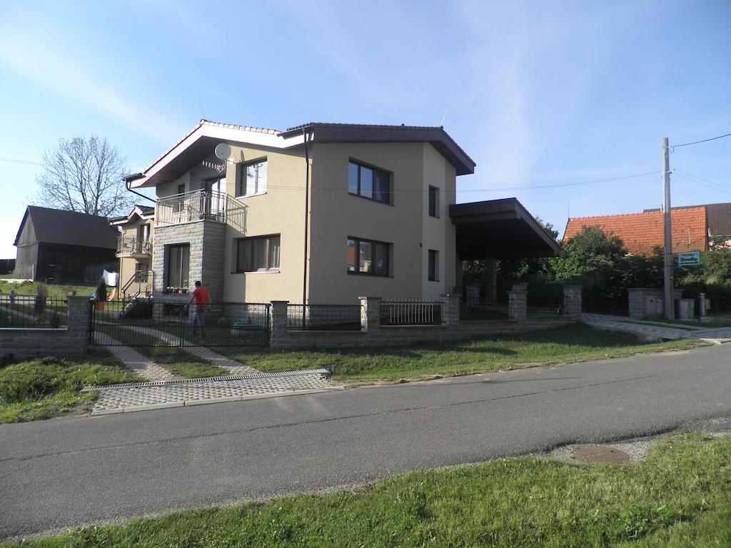 Privat Bartky Apartment Vrbov Exterior photo